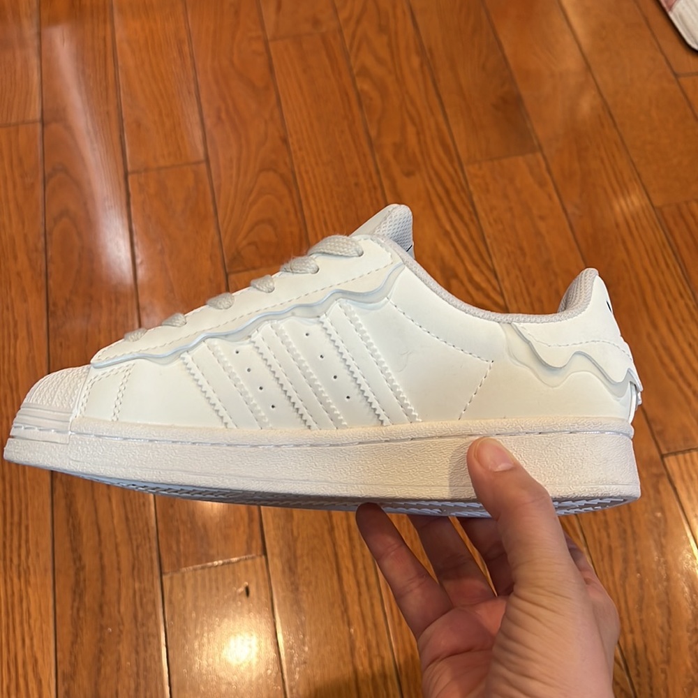 NWOT women’s adidas superstar sneaker size 6.5 - Picture 3 of 7